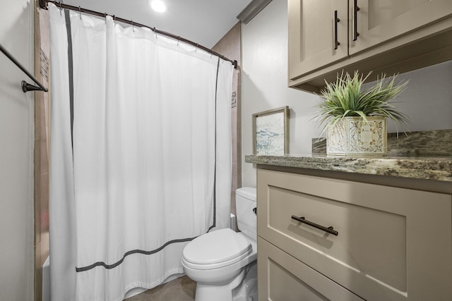 bathroom featuring curtained shower, toilet, recessed lighting, and vanity