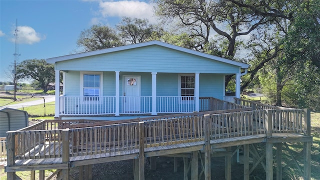 view of front facade featuring a porch