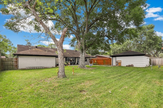 view of yard featuring a fenced backyard