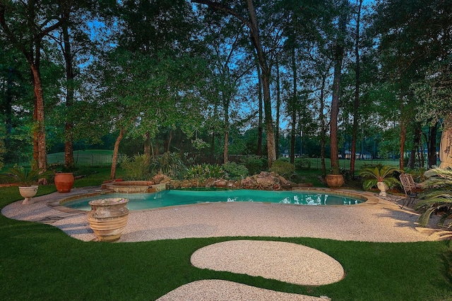 38 Southgate Dr, The Woodlands, TX 77380 - outdoor pool featuring a yard and a jacuzzi