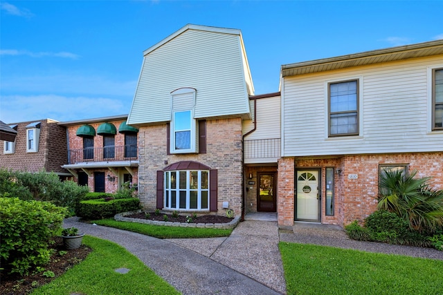 1812 Saxony Ln, Houston, TX 77058 - townhome / multi-family property featuring brick siding