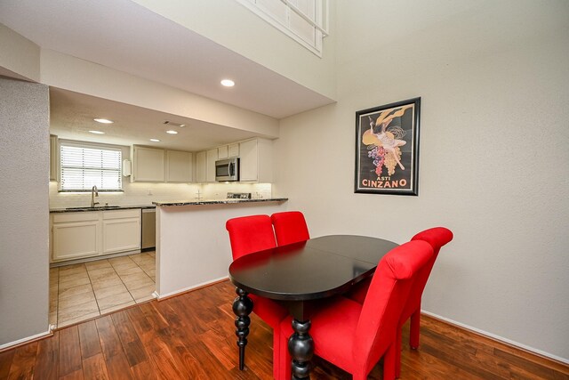 dining area featuring recessed lighting, baseboards, and wood finished floors