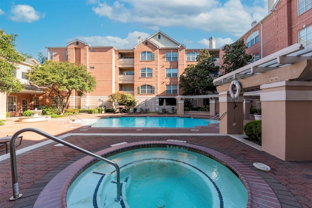 2111 Welch St Unit A107, Houston, TX 77019 - community pool featuring a community hot tub