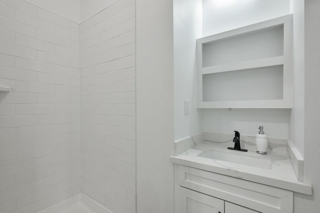 544 Annabelle, Gilchrist, TX 77617 - bathroom featuring tiled shower and vanity