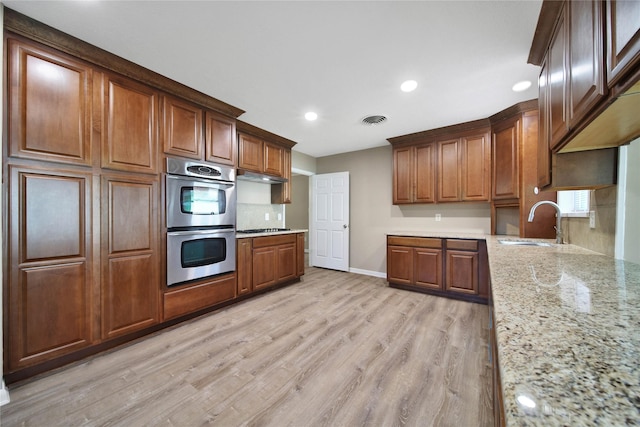 2201 Badger Ln, Huntsville, TX 77320 - kitchen featuring visible vents, a sink, light wood finished floors, recessed lighting, and stainless steel appliances