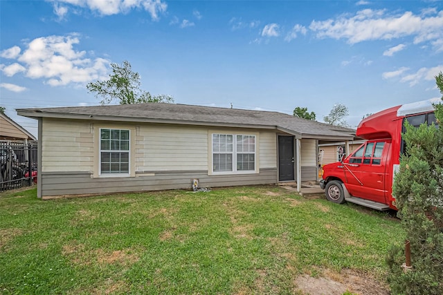 9034 Talton St, Houston, TX 77078 - view of front of property featuring fence and a front lawn