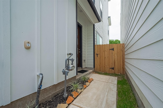 8915 Grovner Pl, Houston, TX 77055 - view of side of property