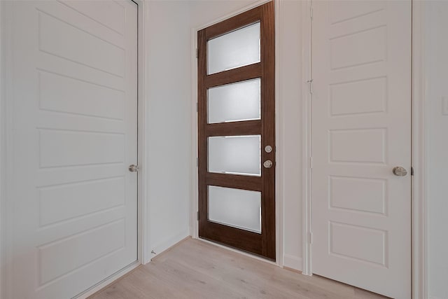 1611 Regents Gate Ct, Houston, TX 77055 - entrance foyer with light wood finished floors and baseboards