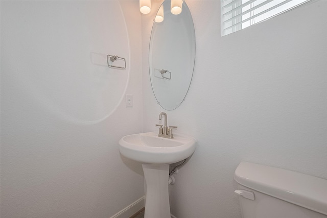 1611 Regents Gate Ct, Houston, TX 77055 - half bathroom with toilet