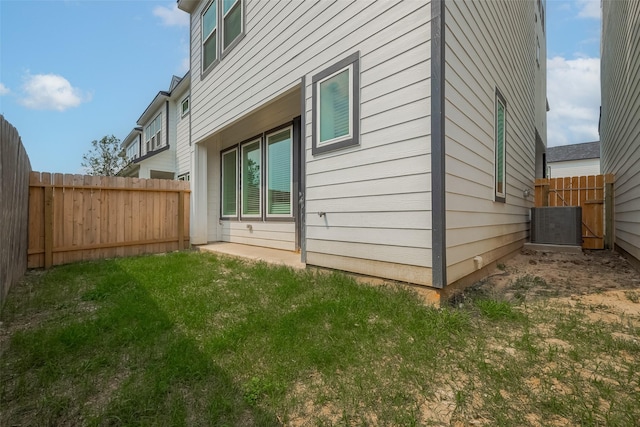 1611 Regents Gate Ct, Houston, TX 77055 - view of side of property featuring cooling unit