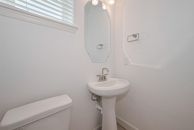 8928 Covenant Pl, Houston, TX 77055 - bathroom featuring toilet