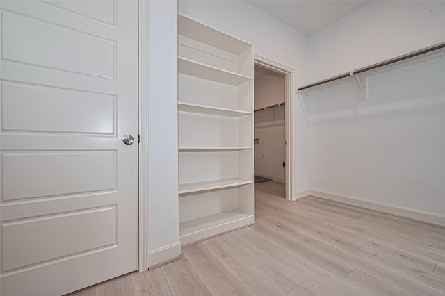 8928 Covenant Pl, Houston, TX 77055 - walk in closet featuring light wood-style flooring
