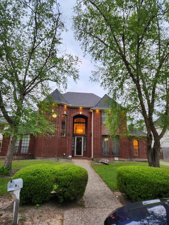 3226 Blackcastle Dr, Houston, TX 77068 - traditional-style house with a shingled roof, brick siding, and a front lawn