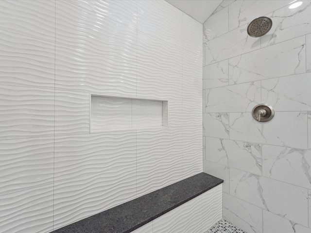 full bathroom featuring tiled shower