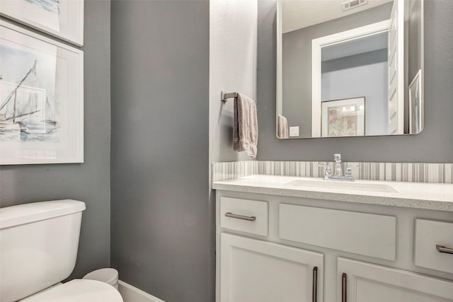 404 Christians Ct, Montgomery, TX 77316 - bathroom featuring visible vents, baseboards, vanity, and toilet