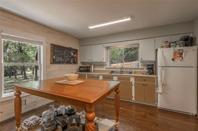 301 Chestnut Bnd, Huntsville, TX 77320 - kitchen with dark wood-type flooring, a sink, light countertops, and freestanding refrigerator