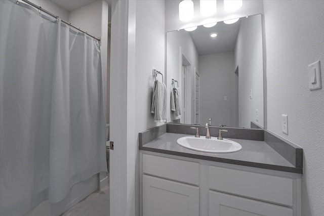 full bath with curtained shower and vanity