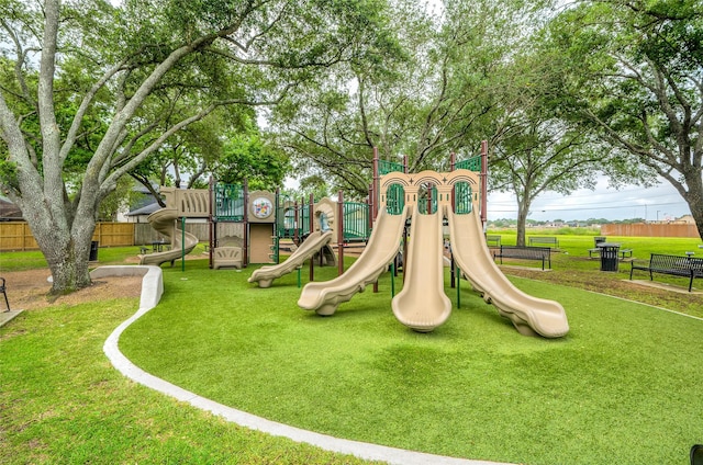 7902 Hopewell Ln, Houston, TX 77071 - communal playground with fence and a yard