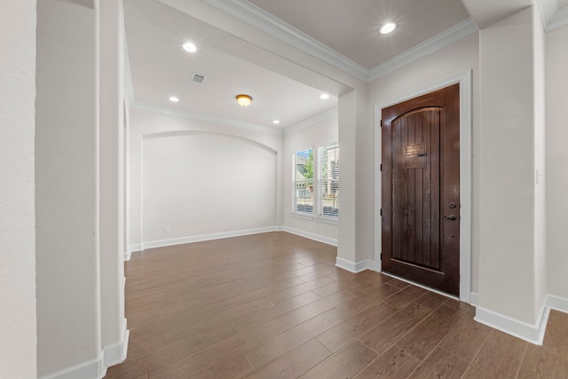 entrance foyer featuring crown molding, visible vents, recessed lighting, dark wood-style flooring, and baseboards
