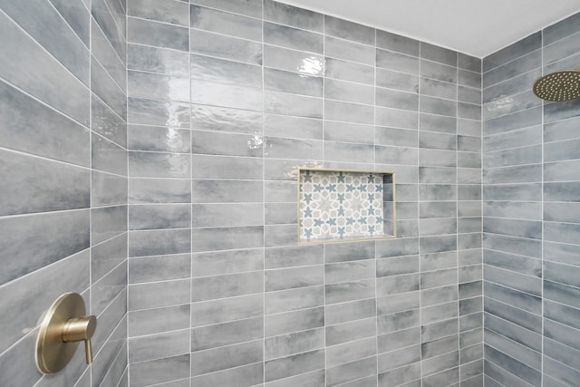 300 Narcissus Rd, Clear Lake Shores, TX 77565 - bathroom with a tile shower