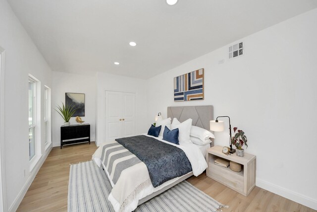 300 Narcissus Rd, Clear Lake Shores, TX 77565 - bedroom featuring light wood-style floors, a closet, visible vents, recessed lighting, and baseboards
