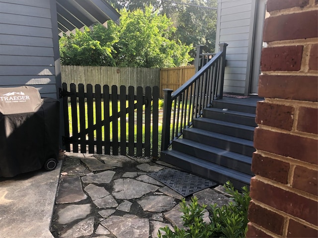 824 Sledge St, Houston, TX 77009 - gate with fence