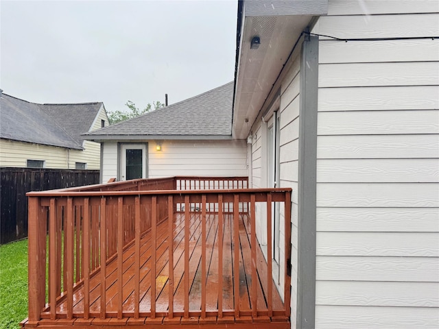 3060 Noble St, Houston, TX 77026 - wooden terrace with fence