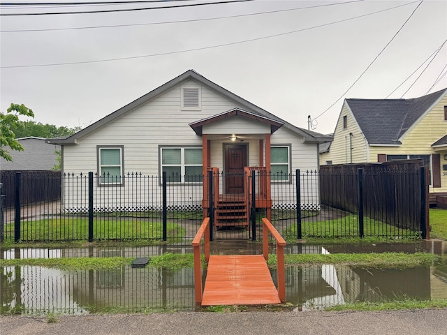 3060 Noble St, Houston, TX 77026 - view of front of house with a fenced front yard