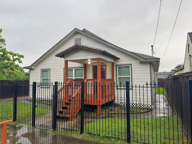 3060 Noble St, Houston, TX 77026 - bungalow with a front yard and a fenced front yard