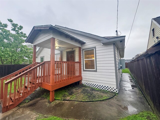 3060 Noble St, Houston, TX 77026 - view of home's exterior with fence private yard