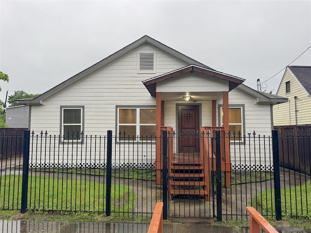 3060 Noble St, Houston, TX 77026 - bungalow-style house featuring a fenced front yard and a gate