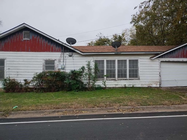 1302 S 23rd St, Temple, TX 76504 - view of side of home with an attached garage and a lawn