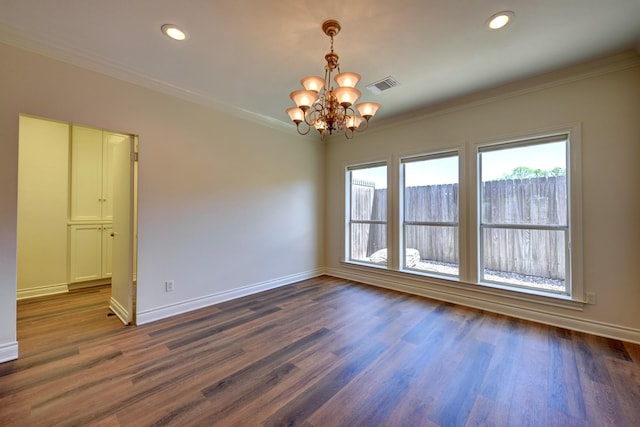 unfurnished room with dark wood-type flooring, visible vents, an inviting chandelier, and crown molding