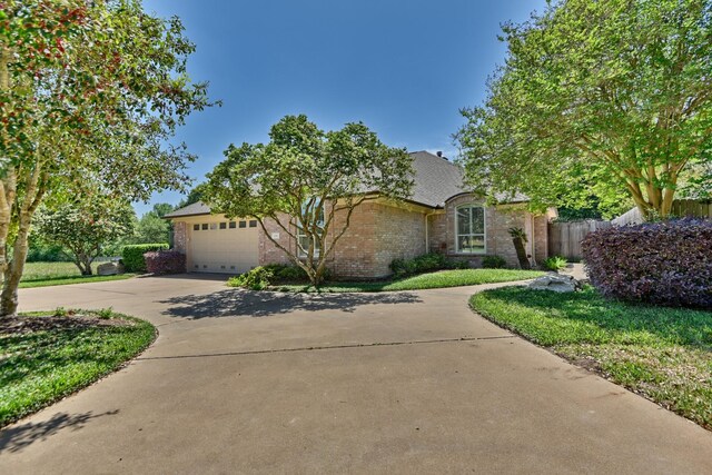 2206 Creekwood Ln, Brenham, TX 77833 - photo 1