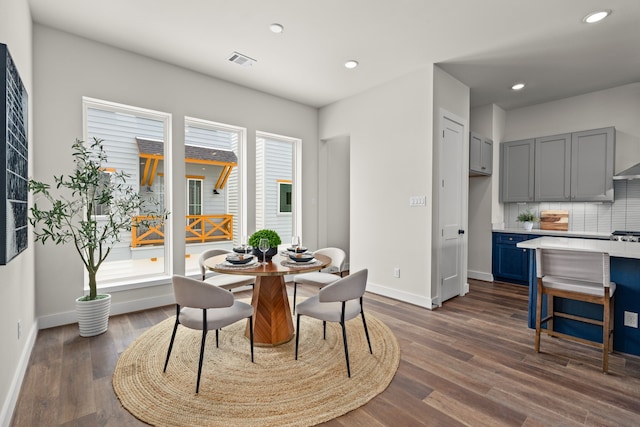 dining area with baseboards, dark wood-type flooring, recessed lighting, and visible vents