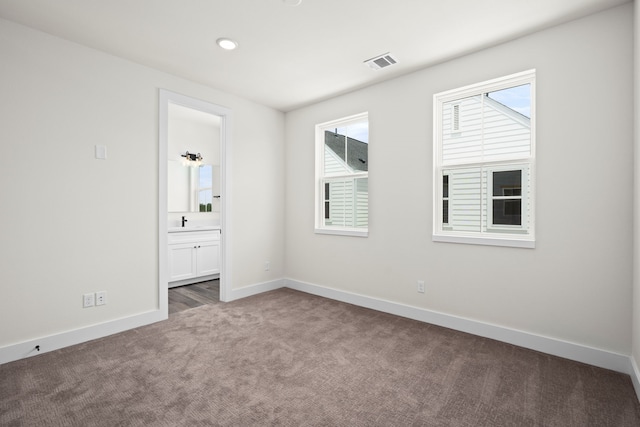 carpeted spare room with visible vents, recessed lighting, and baseboards