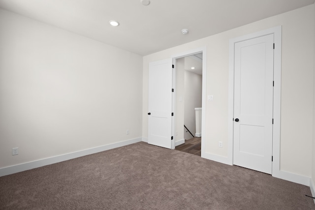 unfurnished bedroom featuring baseboards, carpet flooring, and recessed lighting