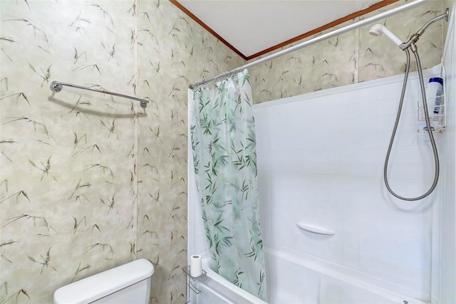 637 Troy St, Anahuac, TX 77514 - bathroom with shower / tub combo with curtain, crown molding, and toilet
