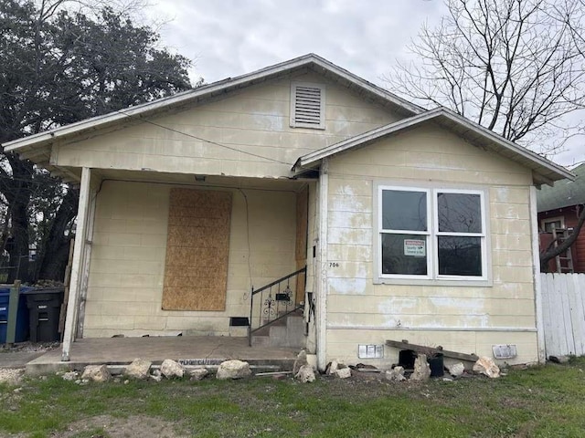 706 Gulf, San Antonio, TX 78202 - bungalow-style house with entry steps and fence