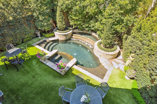3410 Banbury Pl, Houston, TX 77027 - pool featuring a fenced backyard, outdoor dining area, an in ground hot tub, and a yard