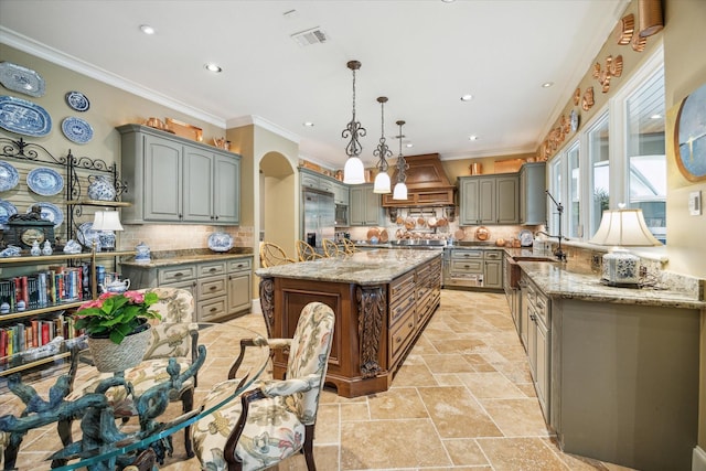 3410 Banbury Pl, Houston, TX 77027 - kitchen featuring premium range hood, gray cabinets, backsplash, and a center island with sink