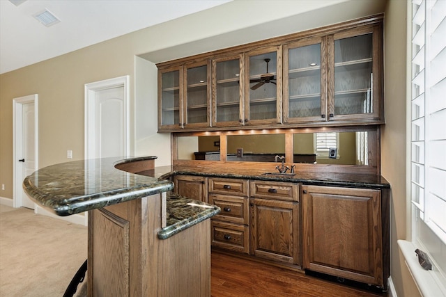 3410 Banbury Pl, Houston, TX 77027 - bar featuring visible vents, a ceiling fan, a sink, and dark wood-type flooring