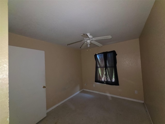unfurnished room featuring baseboards and ceiling fan