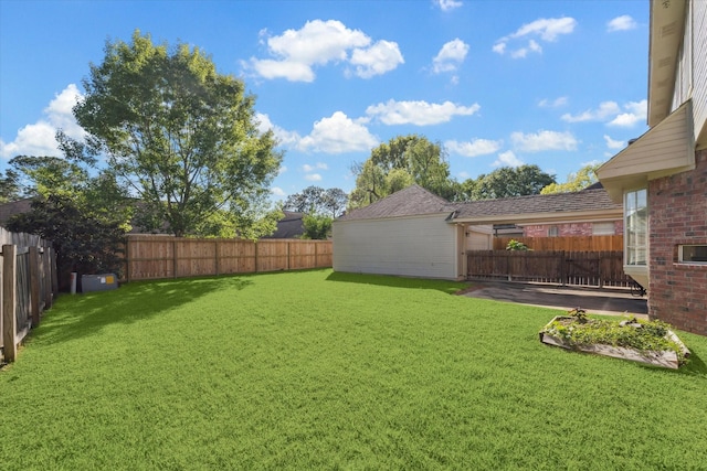 view of yard featuring a fenced backyard