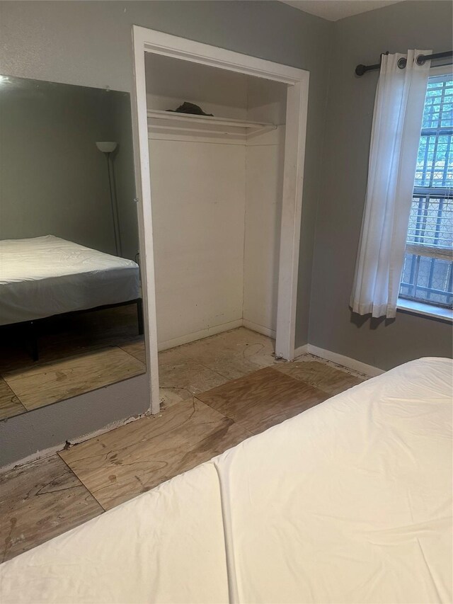 unfurnished bedroom featuring a closet and baseboards