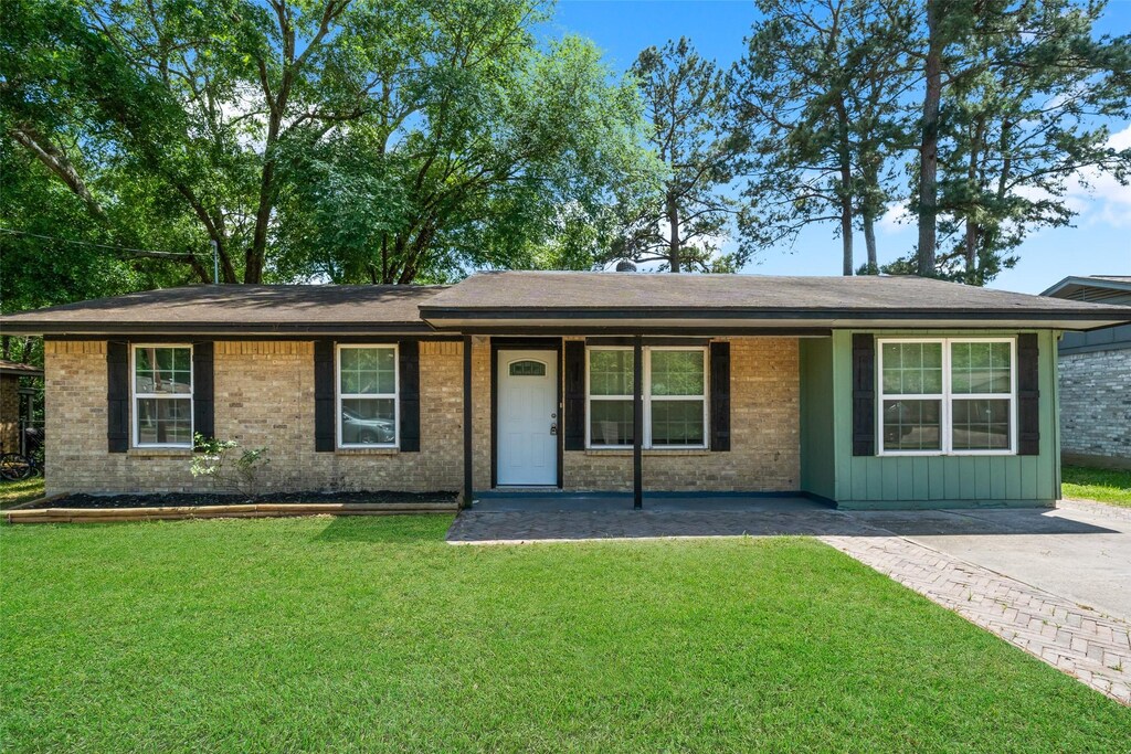204 N Shirley Ln, Willis, TX 77378 - photo 1
