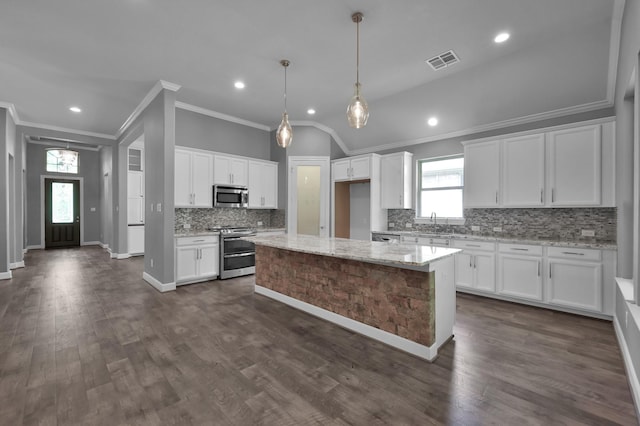 114 Winecup Cir, Montgomery, TX 77316 - kitchen featuring ornamental molding, visible vents, appliances with stainless steel finishes, and tasteful backsplash