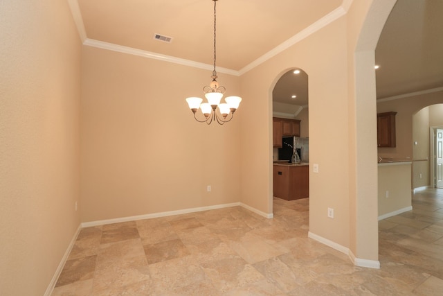 spare room featuring visible vents, baseboards, arched walkways, ornamental molding, and a chandelier