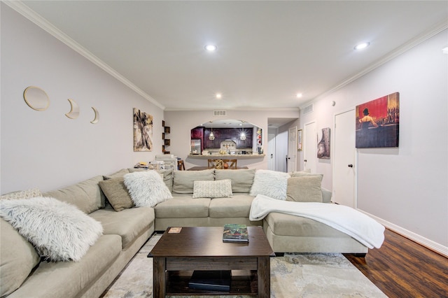 living room with visible vents, baseboards, ornamental molding, recessed lighting, and wood finished floors