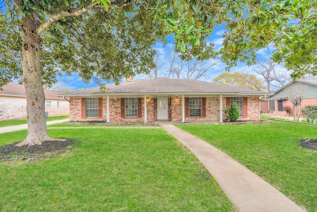 800 Fairway Dr, Richmond, TX 77469 - single story home featuring a front yard and brick siding